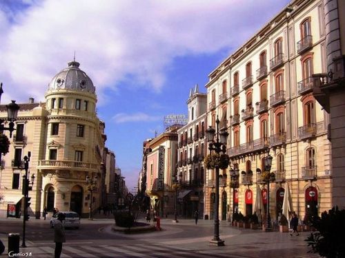 Buscas plan para salir por Granada?? Aqui te ofrecemos las mejores fiestas y lugares de tapeo