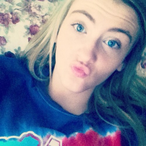 Cheerleader from boe to toe. Taken. #teamlightbulb #teamfrostedflake