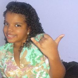 apenas uma garota com a alegria de uma criança;
a malícia de uma adolescente;
e sentimentos de mulher