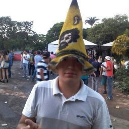 Quem dá o braço a torcer é o homem elástico.