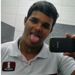 Dramático, irritante, carente, louco, irônico, desligado, chato , muito ciumento, heterosexual , Flamenguista , Leão. Prazer, eu.
