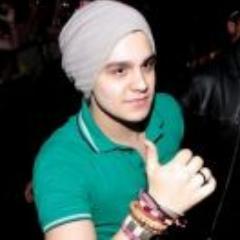 Te amarei eternamente... Nessa e em outras vidas! Vc será SEMPRE o meu bb'   T e   V i v o ♥♥ @luansantana FEITO: 28/12/11