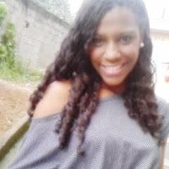 Morro no Carmela, e tenho 15 anos. E nasce pra ser Feliz e não Perfeita ! *-* Add eu no Face ;)http://t.co/G26OJNtf