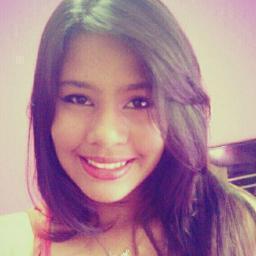 Sou Sagitariana , amo ficar com os amigos , ler , viajar , amooo chocolate , sou tímida, amo Deus , família , piscina , filmes de terror comédia =)