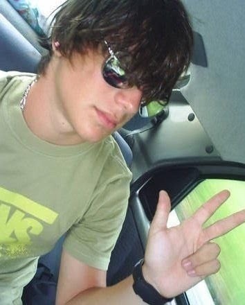 feio , chato , 17 anos , solteiro