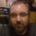 Geek, bassiste, photographe.