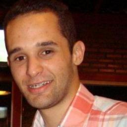 Jovem, díscipulo de Jesus, amante de livros, técnico em edificações, estudante de engenharia civil, atleticano.