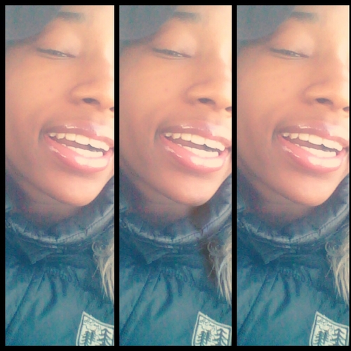 Heyyy :)) look down, do you see that blue button?? do me a favor and hit it :) make sure its not blue but green, Thankz... oh uhh Fmoi:@__makaelaaa