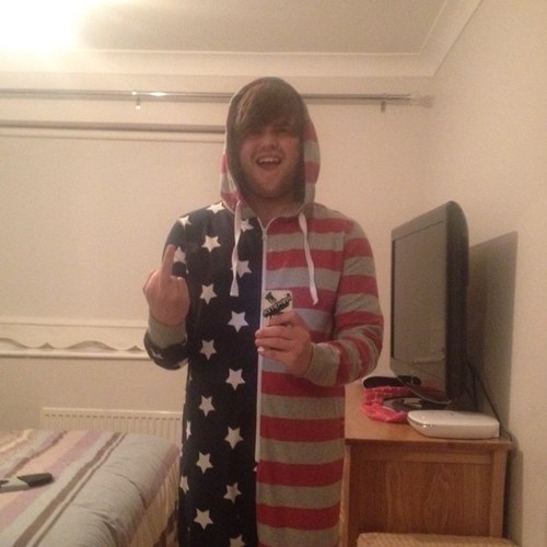 alexfielding94's profile picture. I got to loads of gigs and stuff...thats about it.