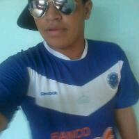Sou um cara muito feliz com o que sou e o que escolhi e nâo ligo pro que pensam de mim pois tenho meu amor e amigos que me apoiam se quiser ser mas um to ai :)