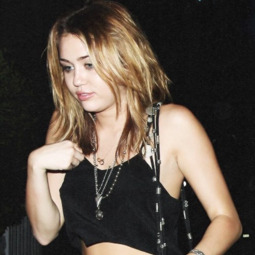 Hey! I made this acc cos I love
Mey Cyrus and I think she is an inspiration and I know others thinks that too =]