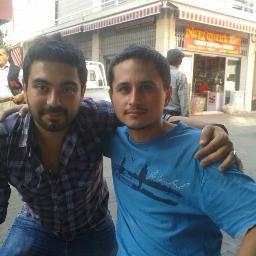 Radyo Yayıncısı.Haftasonu 11:00 - 14:00 Arası 98.4 Best FM'de.