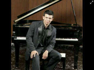 JoshJcm3's profile picture. Pianista salvadoreno