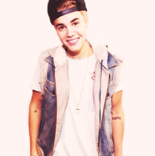 #BELIEBERS are complete Swaggy . #BELIEVE . Love u all ladies .