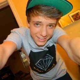 I'm 15 and I'm a Directioner and Belieber ~ Dylan