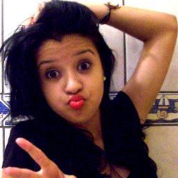 Apenas uma grande menina sonhadora,corinthiana,ciumenta,humilde, companheira,Funkeira .que e a marca registrada da mamãe ♔