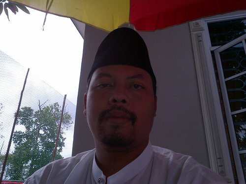 Maka tidakkah mereka menghayati Al-Qur'an, ataukah hati mereka sudah terkunci? (Q.S Muhammad :24)