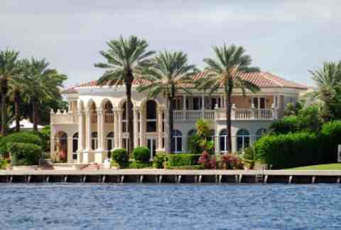 Jersey Shore is in the past. Florida House is a new reality show similar to the top rated reality series, but crazier! @/DM for a role (Check the favorites)