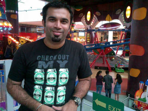 Works @STAR India Pvt Ltd, Follows : Chelsea, Mumbai Indians, India.