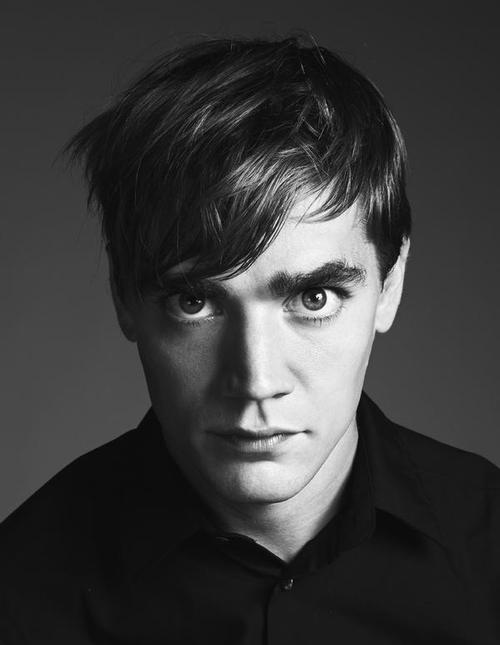 Howlin' Pelle Profile