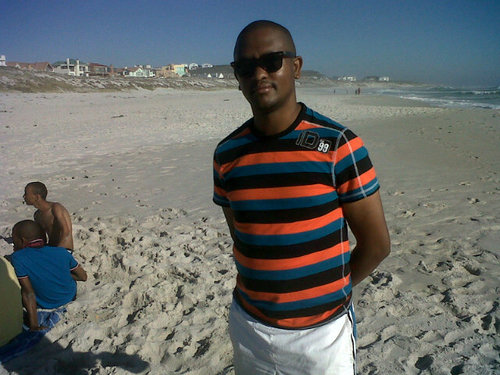 I'm a out going person and i like meeting other people on twitter so follow me and i followback