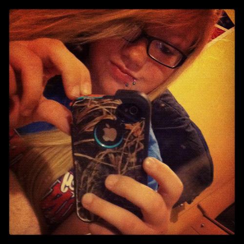 Hello, Im Jayme. 
I Love Sleeping With Sirens. 3
Im Taken. 11-20-12
Follow? c: