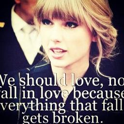 a mi me gusta taylor swift encuentro q es autentica y original en las creaciones de sus canciones :D I Love @Taylorswift13 :D  I am a SwiftBOY i love taylor !