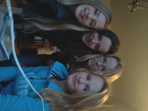 Sophie is een poepkind, een heel lief poepkind. Zij is m'n bestieee voor altijd! 3 loveher.xMilou