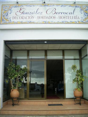 Empresa dedicada a la decoración de hogar, el bordado artesanal, y bebe.