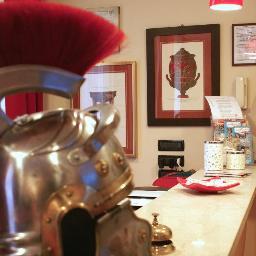 Hotel Versailles is a nice, small and elegant hotel located in the Ethernal City center in front of Aurelian Walls! Piccolo elegante albergo in centro Roma!