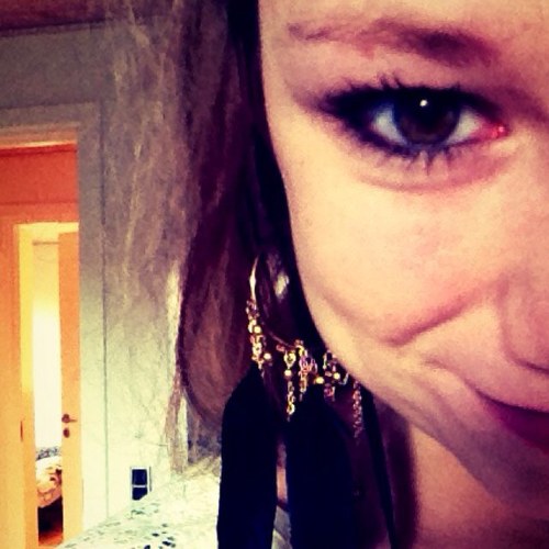 A crazy mofo, Directioner or whatever you wanna call me, One Direction till the end. Tweet me potato if you read this xx
