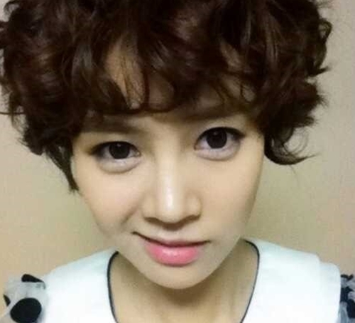 Younyong_Bot's profile picture. 성은 최요 이름은 윤영입니다. 완치 불가능한 낯가림병을앓코있어요.BOT