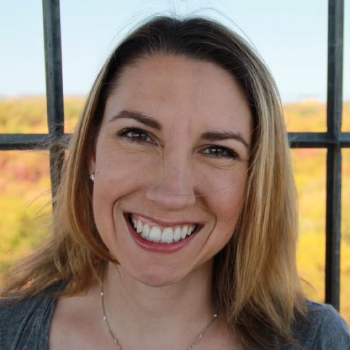 Minneapolis girl. Social media connoisseur. Cupcake enthusiast. Chocolate maven. Animal lover. Snarky. Spontaneous. Love to laugh. I can be random.