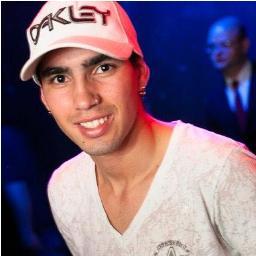 O amor é verde, branca a razão. Eu plantei Palmeeeeiras no coração ♪♪♪
http://t.co/M9E0Nmc7