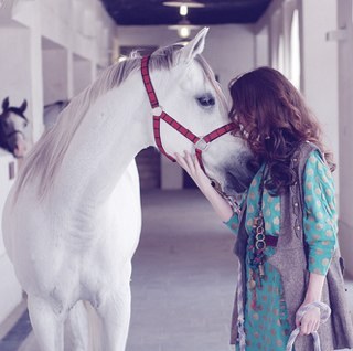 عشرينية - جامعية -اعشق النصر-متذوقه لشــعر-(اعشق المدعو حسين عبدالغني )انتقي كلماتي باسلوب مختلف، عقلي يسبقني بسنيين 'احب المزح والعناد الفرفشه'