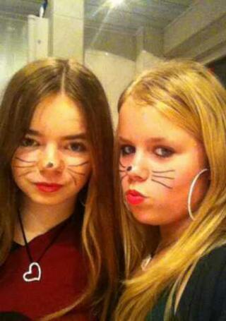 Wjnmk hvj zusje claire xx alicia je zus Wjnmk hvj zus alicia xx claire je zusje