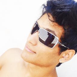 Eu não sou bom, nem quero ser, contento-me em desprezar quase todos, odiar alguns, estimar raros e só amar uma pessoa :D