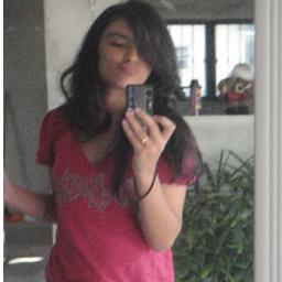 Yaeh! Só mais eu. Vivo no meu mundo ( Paz & Amo ) num só nada princesinha mimadinha! Tenho atitude não levo desaforo pra casa e não curto nada, gente falsa. ☮ ‏