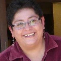 Boliviana. Periodista. Escribe libretos de radionovelas y es mamá.