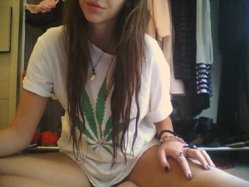 #BadBitch #Princess #IPhone #teamstoner #BlondeBitch Follow my best friend , @beach_bitchh Follow my twitter bff , @MissouriTeen
