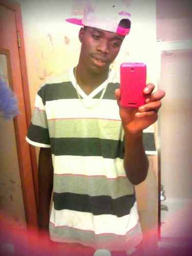 Shiid I'ma make this shiit Basic.. I'm cool Layed back and don't fuck with alot of muthafuckas.... #Taken and My Girlfriend @EatMy_Ambtion Don't play