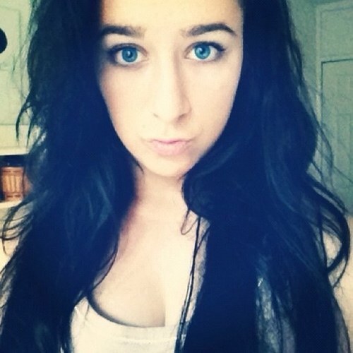 yesimthegirl's profile picture. 15 and stupid.