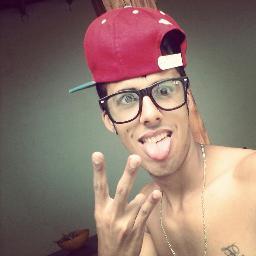 quem foi que falo que eu nao sou um muleque atrevido....quem me conhce sabe ....haaaa mulequeeee....