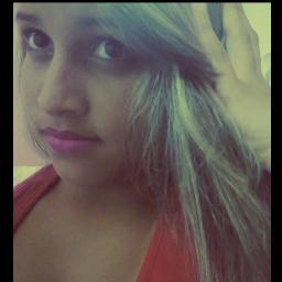 @juciennysilva Deus , loira , 13 anos , ciumenta , chata , chocolate , shopping , mimada , vermelho , amo a familia & Amigos ,