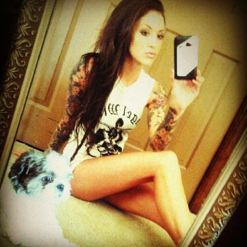 I'm Estefany, yeah I know strange name. I have a lot of tattoos, I drink a lot, I swear a lot and I listen to heavy as fuck music