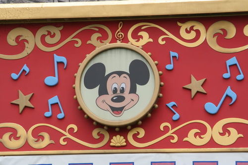 ヒト科メス 40代。専門分野ディズニー。♪昔のディズニー映画♪昭和～2004年頃までのTDL♪動物食べません使いません。
おニャン子クラブ♪奇面組♪とんねるず♪中村俊介♪野毛山動物園♪