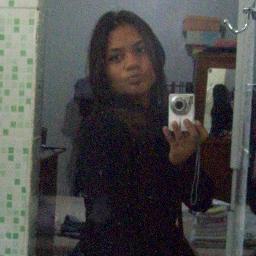 jovem católica , apaixonada por Cristo, filha de Maria