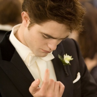 I'm Edward Cullen, and I tend to dazzle people. Oh, and by the way, you should control your thoughts around me. #Single