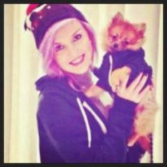 Sciaau :3 sono il fake di perrie♥ @perrie4dwards sei la mia puttii, ti voglio bene :') Seguitemi e vi regalo una ciambella uu.