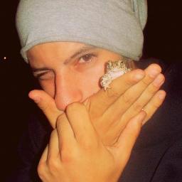 24. Futuro Rey Leon y domador de ranas, mi gato vigila cuando yo no estoy. Arbitrucho en mis tiempos libres.
